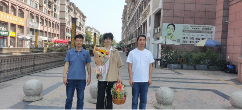 看望慰问正在紧张备战中华人民共和国第三届职业技能大赛数字建造赛项的四川集训队选手贺柯云